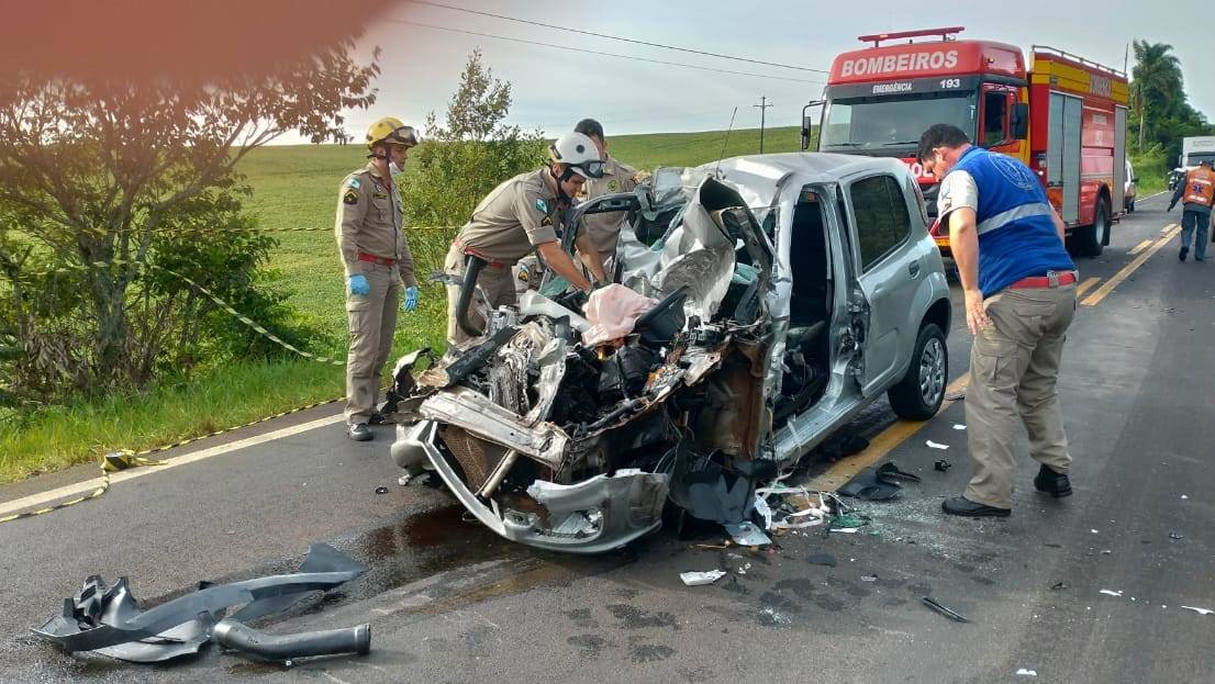 Motorista Morre Em Acidente Entre Automóvel E Caminhões No Oeste ...