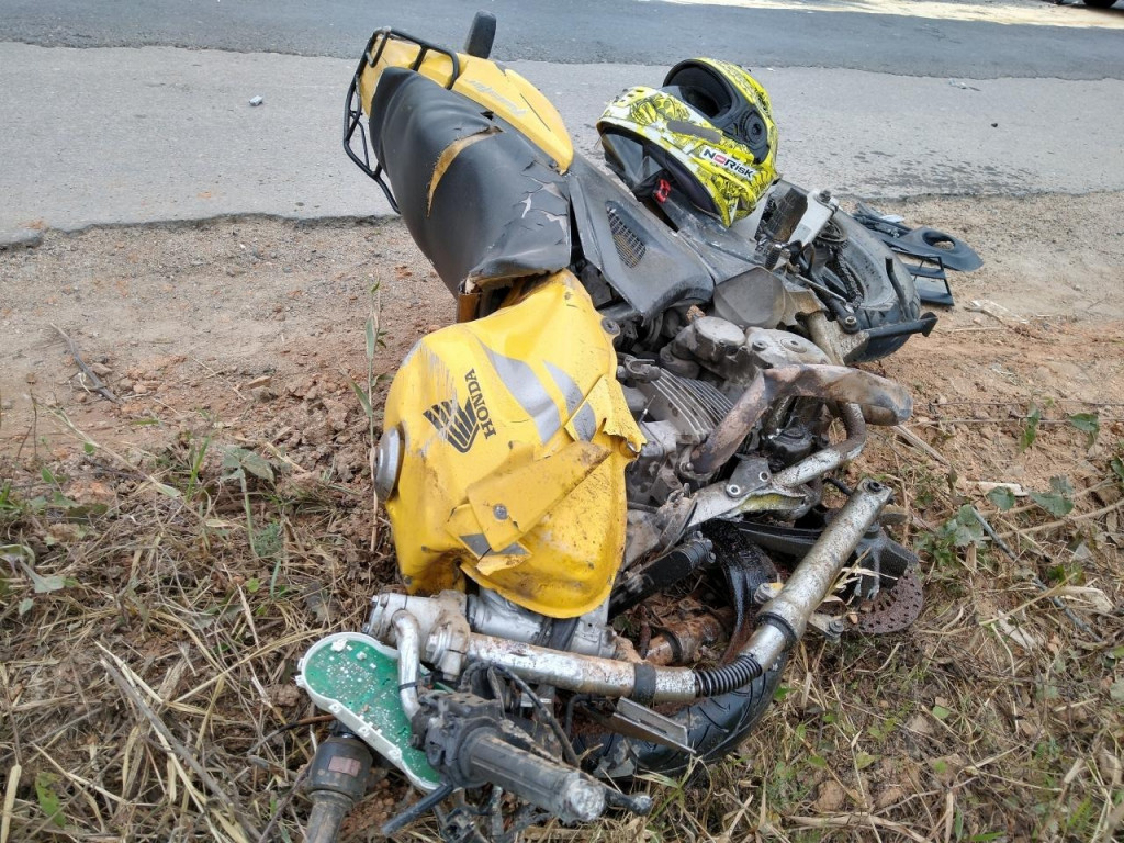 Adolescente e jovem sem habilitação que conduziam motos colidem e ficam  feridos no Vale do Itajaí