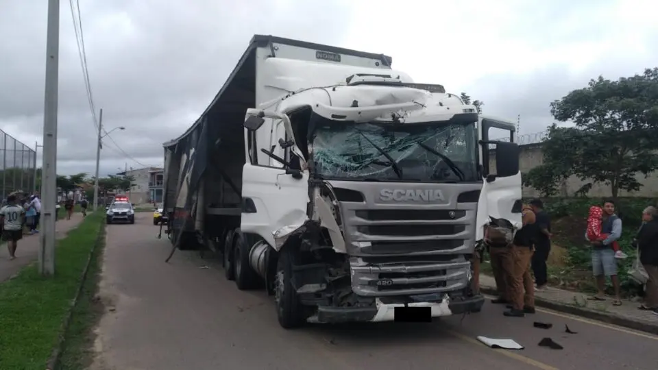 Carreta Roda Mais De 100 Quilômetros Batendo Em Outros Veículos Motorista é Preso Notícia Hoje 4553