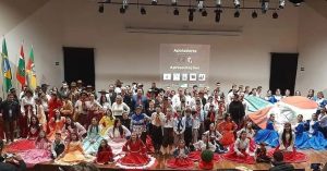 O município de Caçador recebeu na noite de sexta-feira, 28, a 1ª Noite Cultural da Tradição Gaúcha, no teatro da Uniarp