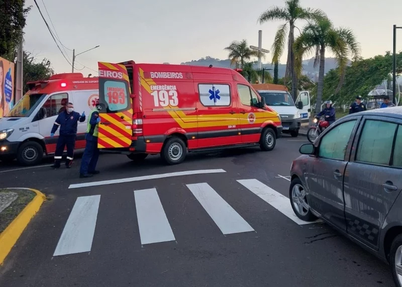 Os trabalhadores foram atendidos pelos bombeiros