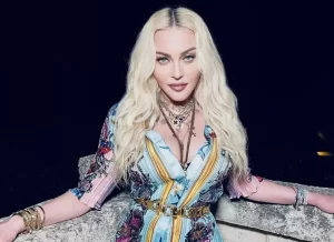 Madonna_retorna_ao_hospital_para_passar_por_exames_rigorosos._(2)