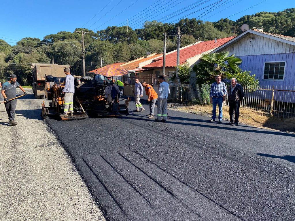 Reperfilamento da rua foi finalizado nesta quarta-feira