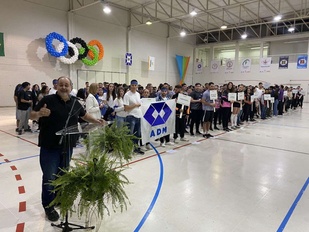 Intercursos envolve acadêmicos, servidores e professores da UNIARP