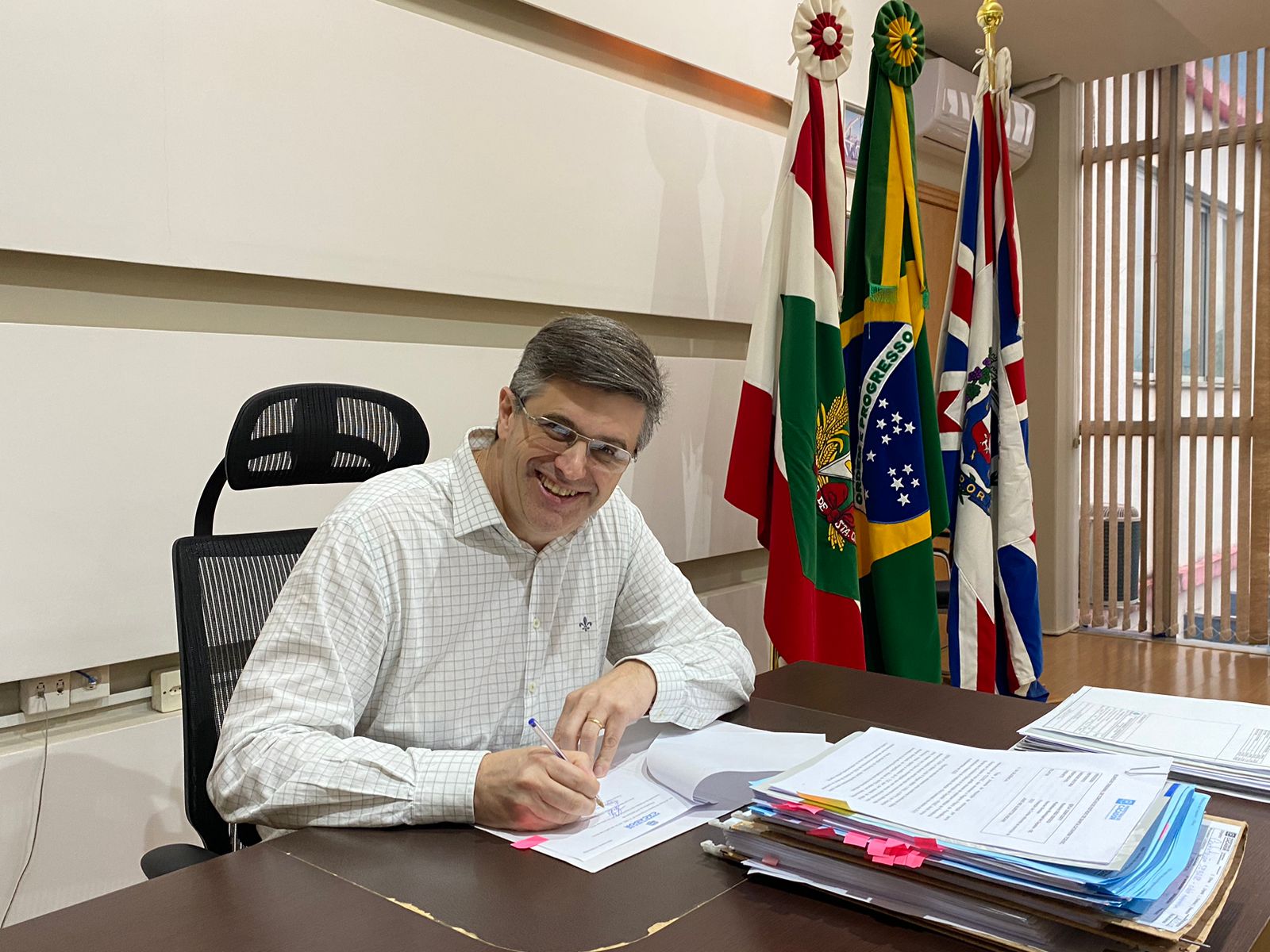 Prefeito Alencar Mendes se afastou do cargo para viagens oficiais à Brasília e Florianópolis