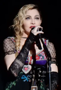 Madonna-inicia-turnê-que-promete-ser-incrível-05-16-10-23