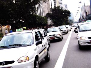 O-custo-das-viagens-de-táxi-aumenta-em-São-Paulo-00-26-10-23