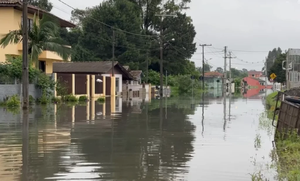 Cidade de União da Vitória está embaixo d'água