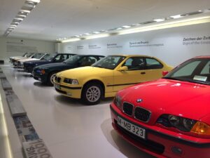 Descubra_o_fascinante_museu_da_BMW_na_Alemanha._(1)