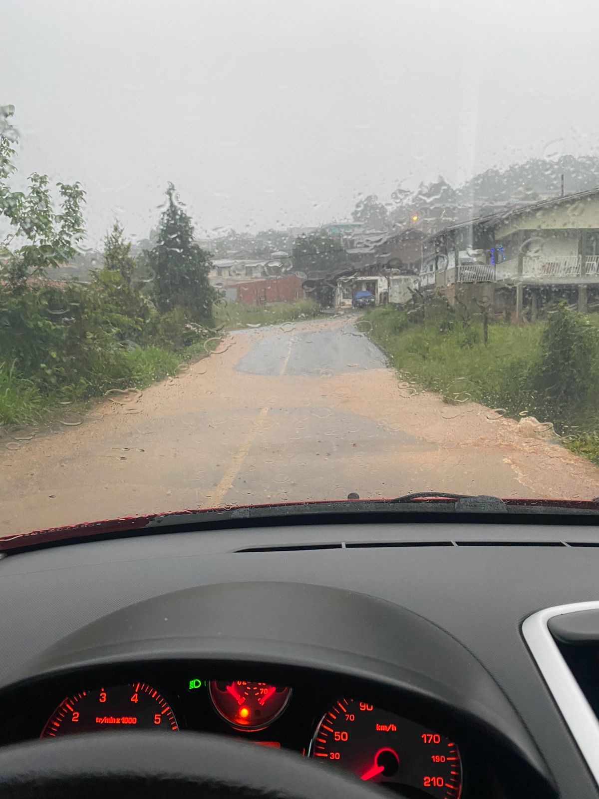 Ruas de Caçador ficaram alagadas por causa das chuvas