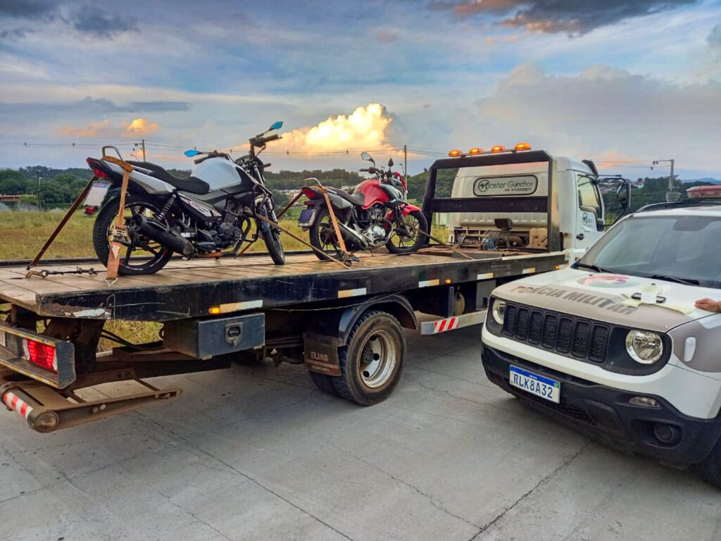 Motos